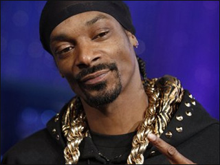 ... to a senior immigration judge who officially overturned the rapper&#39;s ban in the country yesterday (April 23). Senior immigration judge George Warr ... - snoop